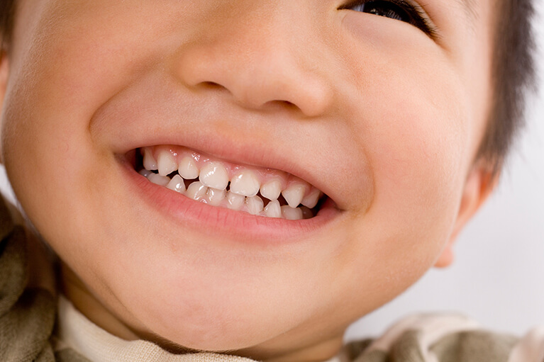 お子さまに「一生健康な歯」」という、かけがえのないギフトを授けましょう